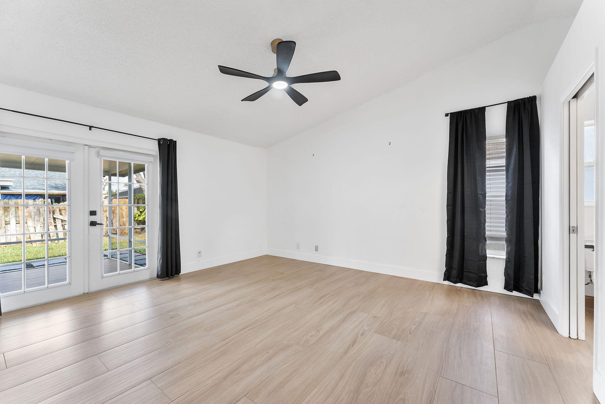 6249 Foster Street Jupiter, FL 33458 - Photo 12 of 30 1-web-or-mls-DSC05381