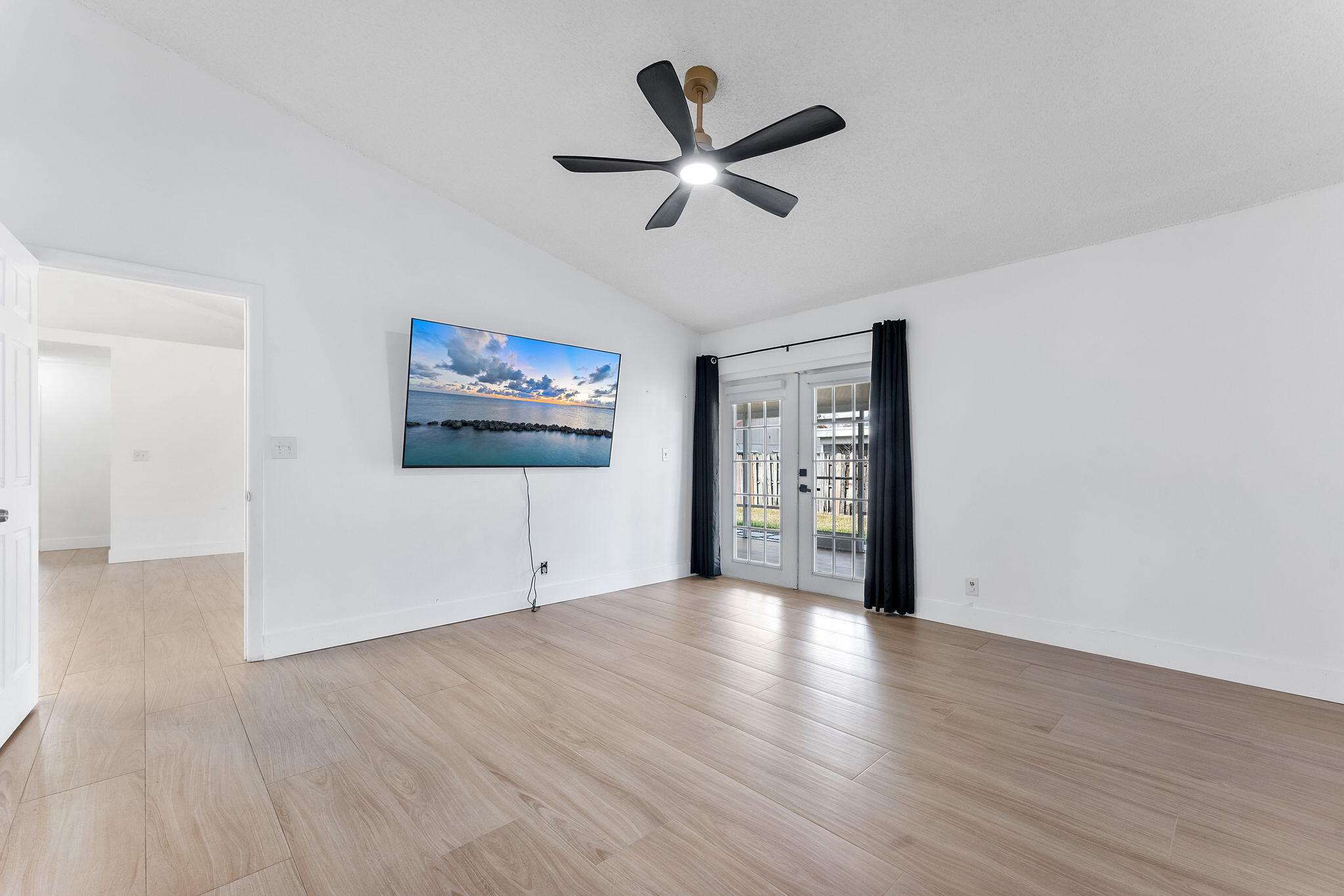 6249 Foster Street Jupiter, FL 33458 - Photo 13 of 30 2-web-or-mls-DSC05386