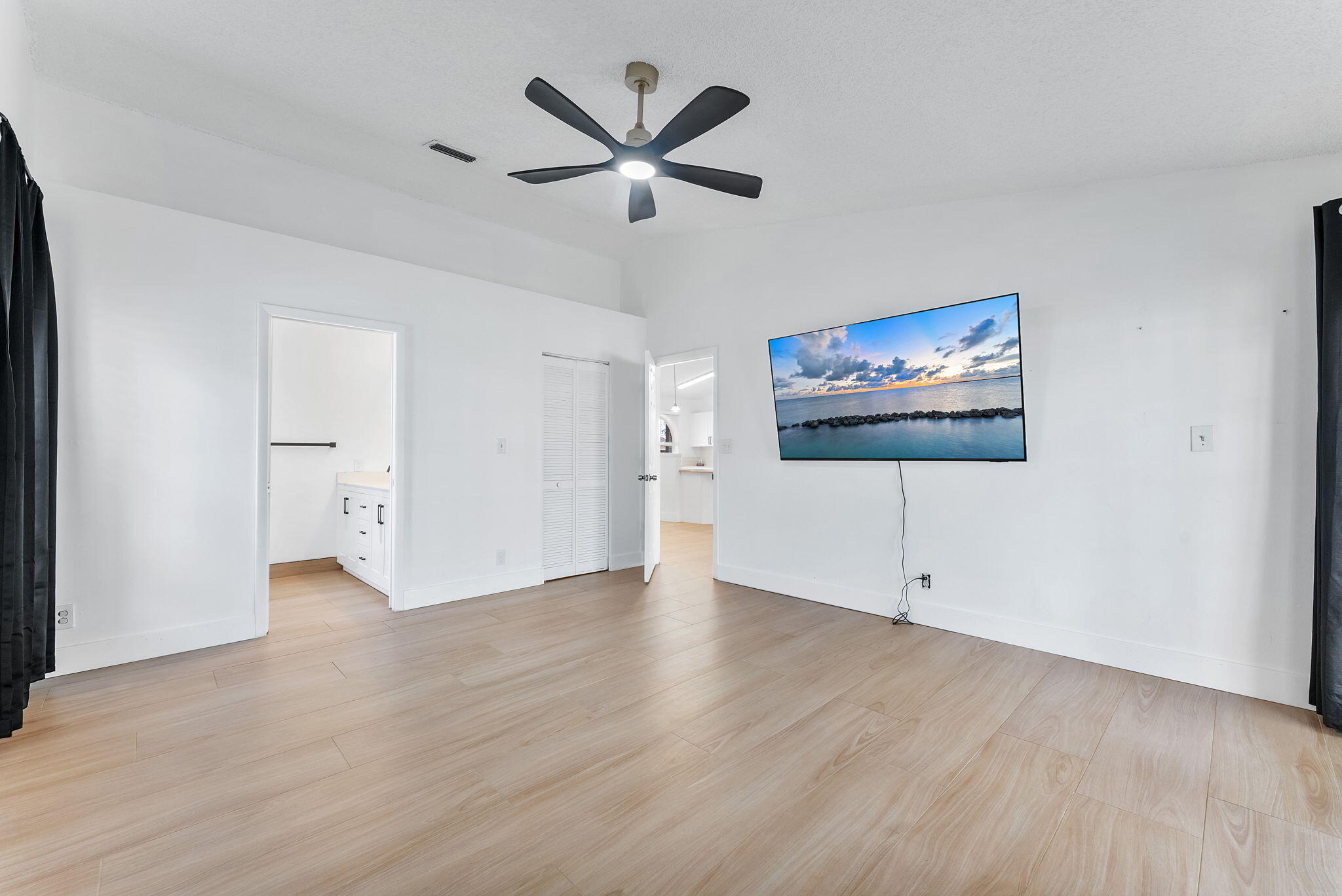 6249 Foster Street Jupiter, FL 33458 - Photo 14 of 30 3-web-or-mls-DSC05391