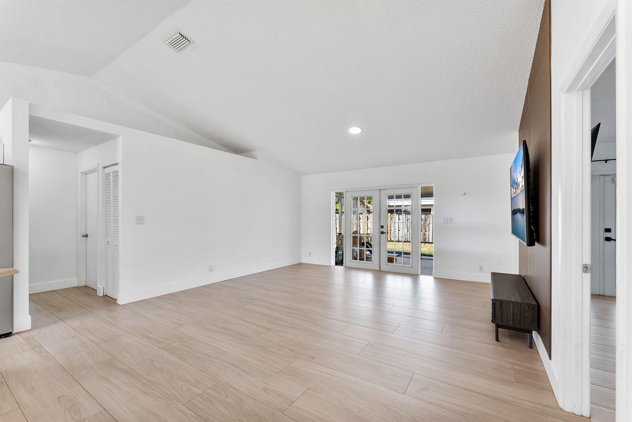 6249 Foster Street Jupiter, FL 33458 - Photo 2 of 30 11-web-or-mls-DSC05431