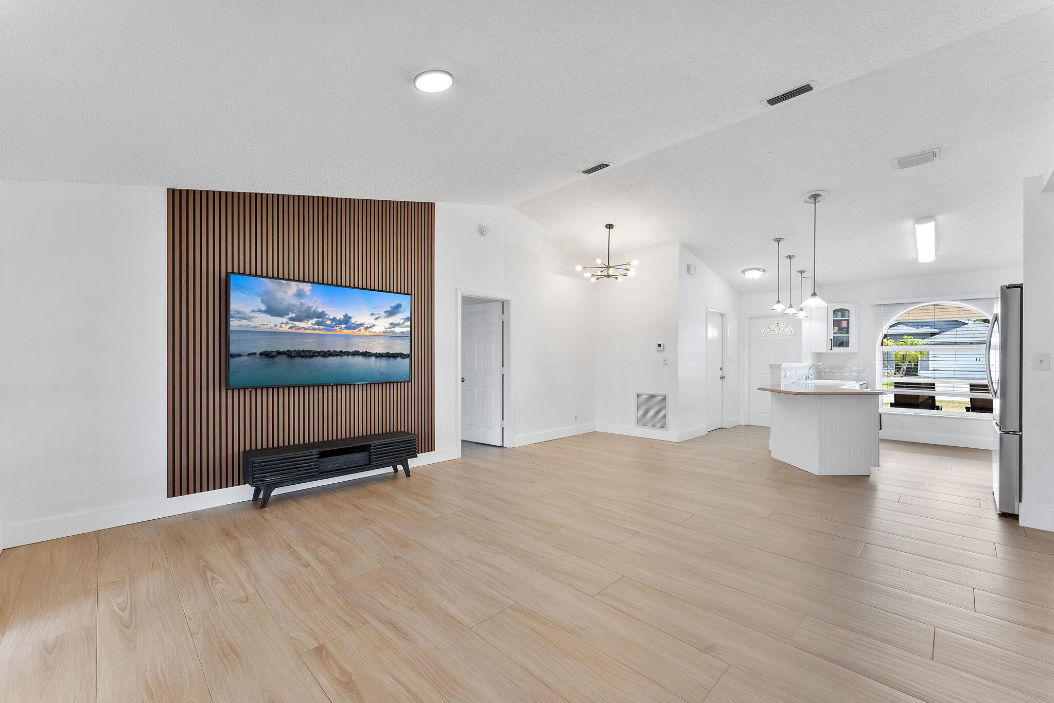 6249 Foster Street Jupiter, FL 33458 - Photo 3 of 30 12-web-or-mls-DSC05436