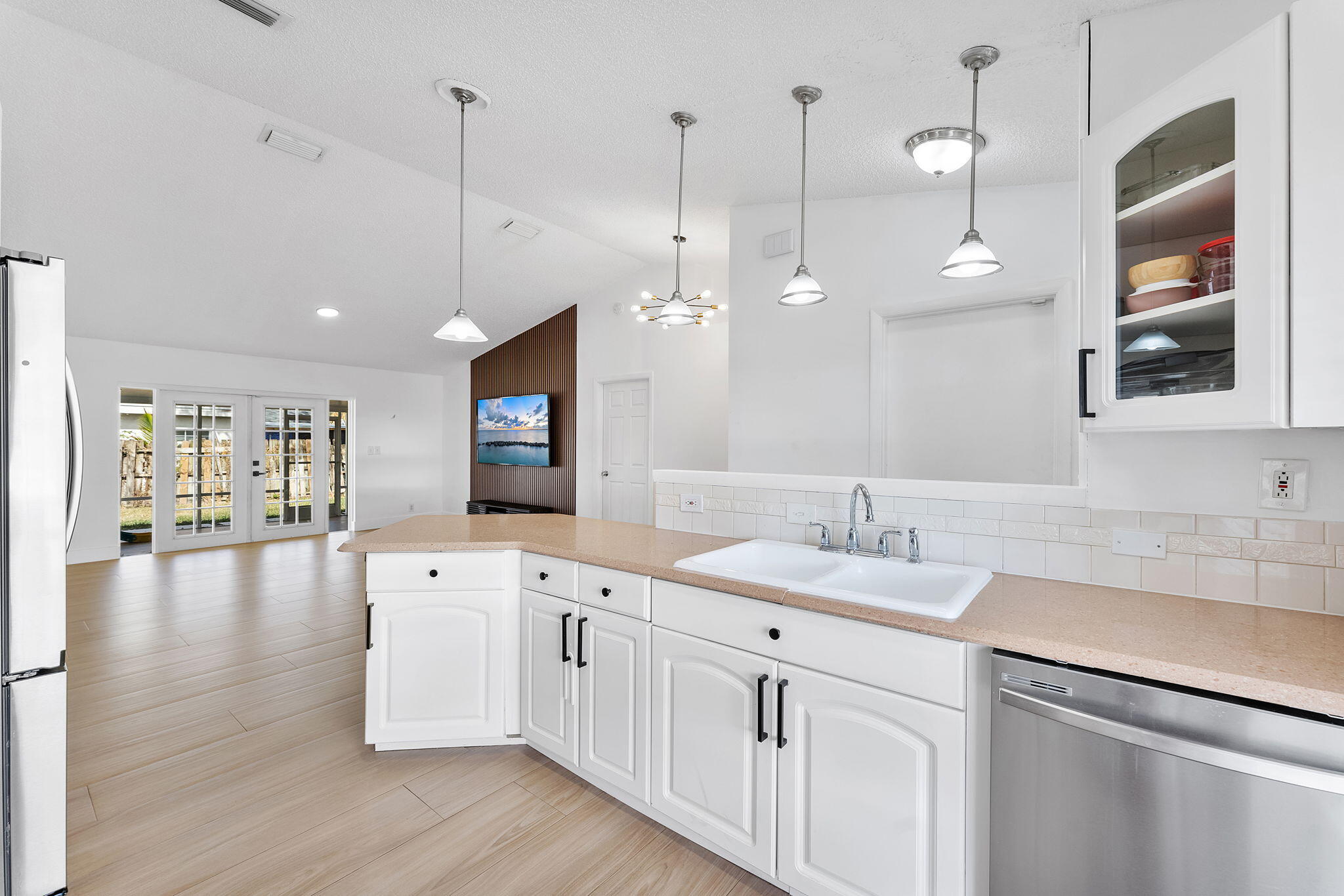 6249 Foster Street Jupiter, FL 33458 - Photo 10 of 30 19-web-or-mls-DSC05471