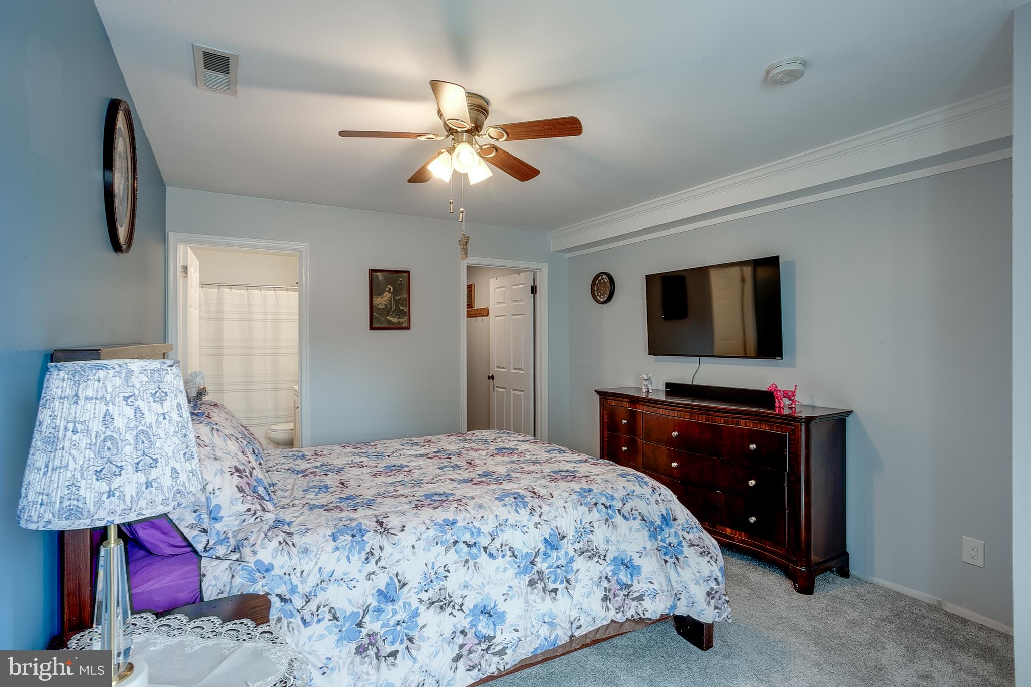 302 Quail Road Marlton, NJ 08053 - Photo 10 of 28 Cozy bedroom with serene decor.