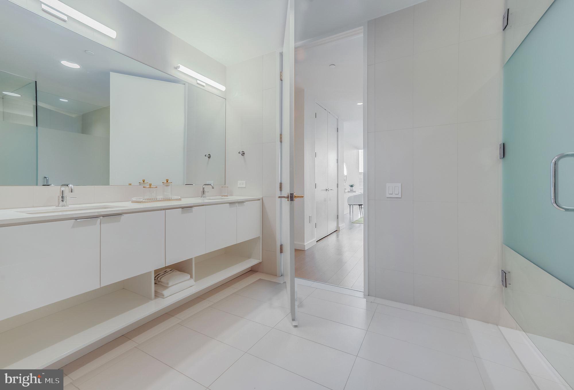 1111 24th Street Northwest, Unit 84 Washington, DC 20037 - Photo 10 of 17 Primary bath