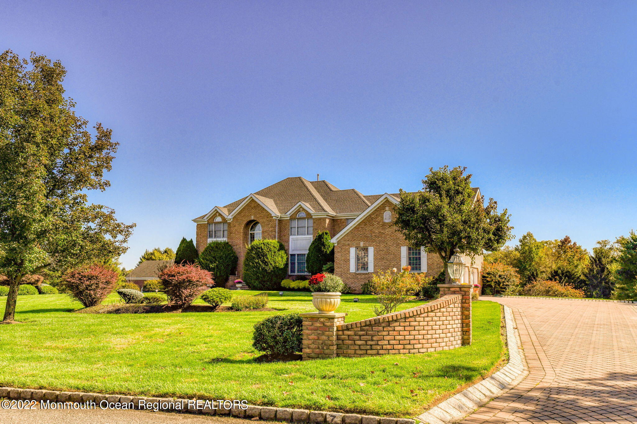 large-5d23895f-9719-4ceb-b8c2-12d34e69a8