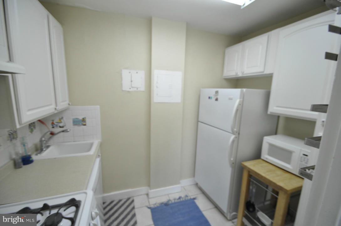 1121 Arlington Boulevard, Unit 842 Arlington, VA 22209 - Photo 2 of 30 a utility room with dryer and washer