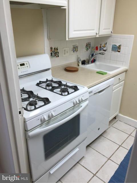 1121 Arlington Boulevard, Unit 842 Arlington, VA 22209 - Photo 3 of 30 a white stove top oven sitting inside of a kitchen