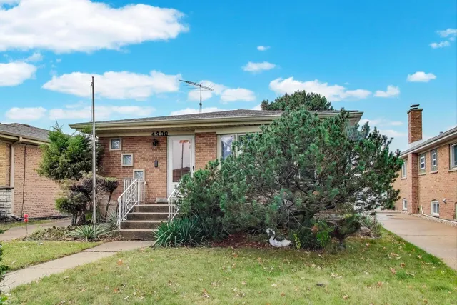 $424,900 | 4900 Ridgewood Avenue, Norridge, IL 60706