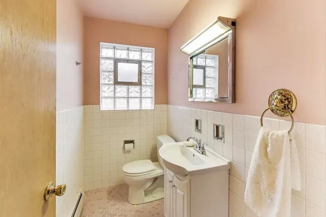 $424,900 | 4900 Ridgewood Avenue, Norridge, IL 60706