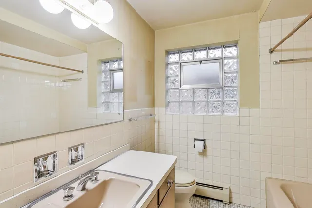 $424,900 | 4900 Ridgewood Avenue, Norridge, IL 60706