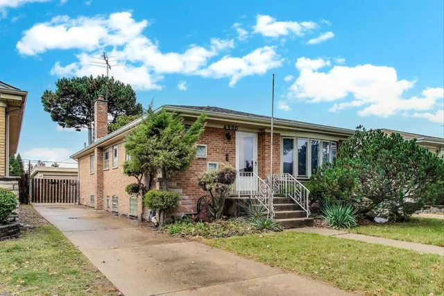 $424,900 | 4900 Ridgewood Avenue, Norridge, IL 60706