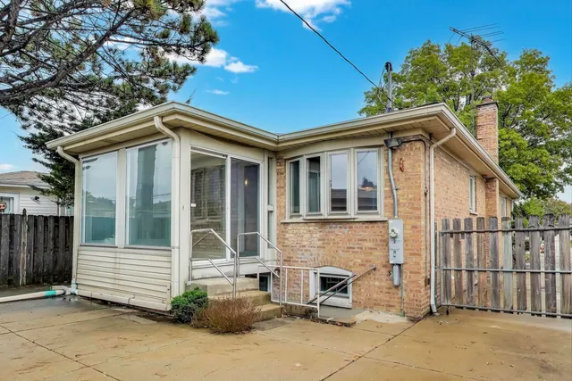 $424,900 | 4900 Ridgewood Avenue, Norridge, IL 60706