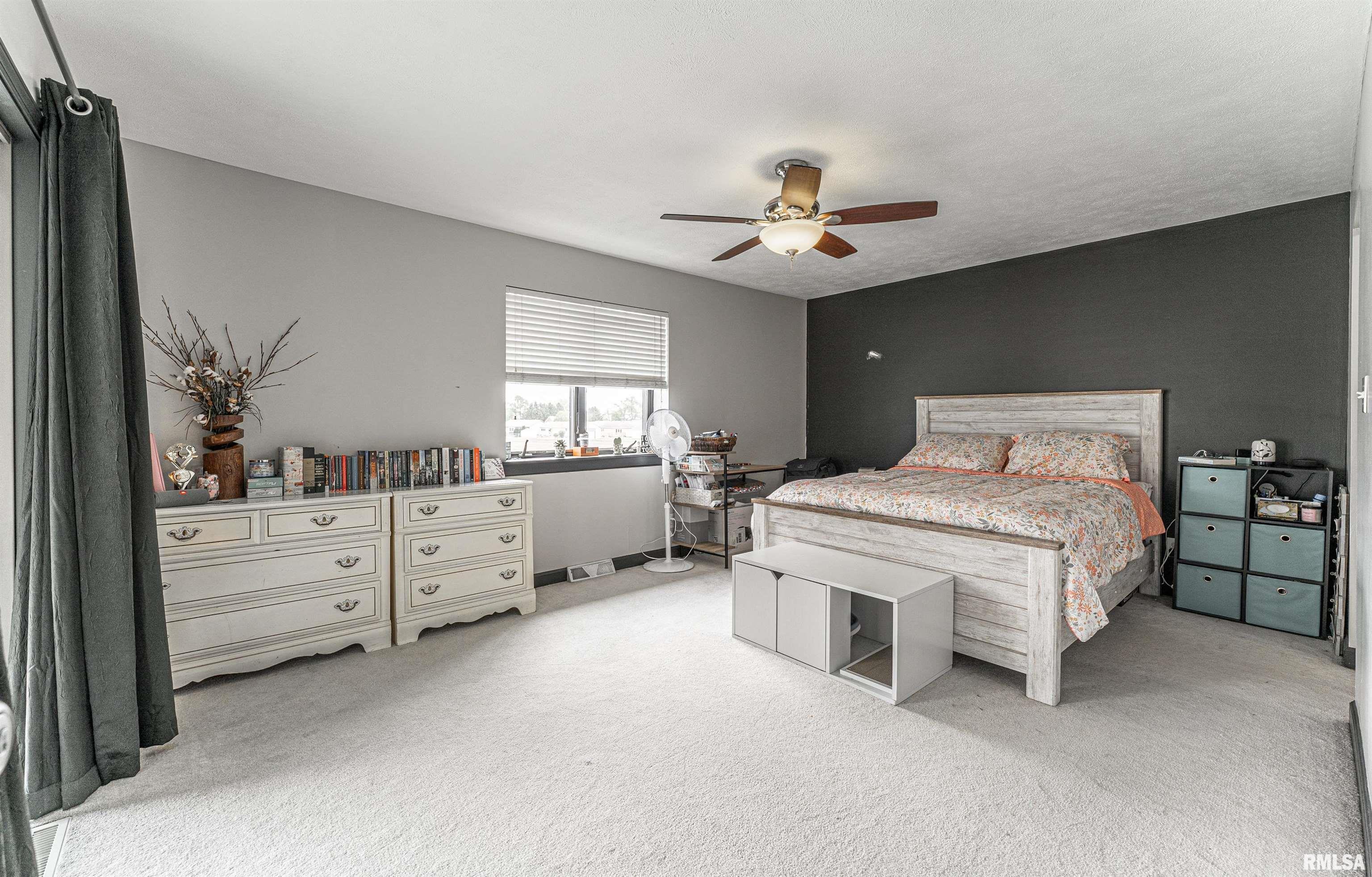 2348 Railsplitter Avenue Lincoln, IL 62656 - Photo 14 of 33 Gallery Image 14