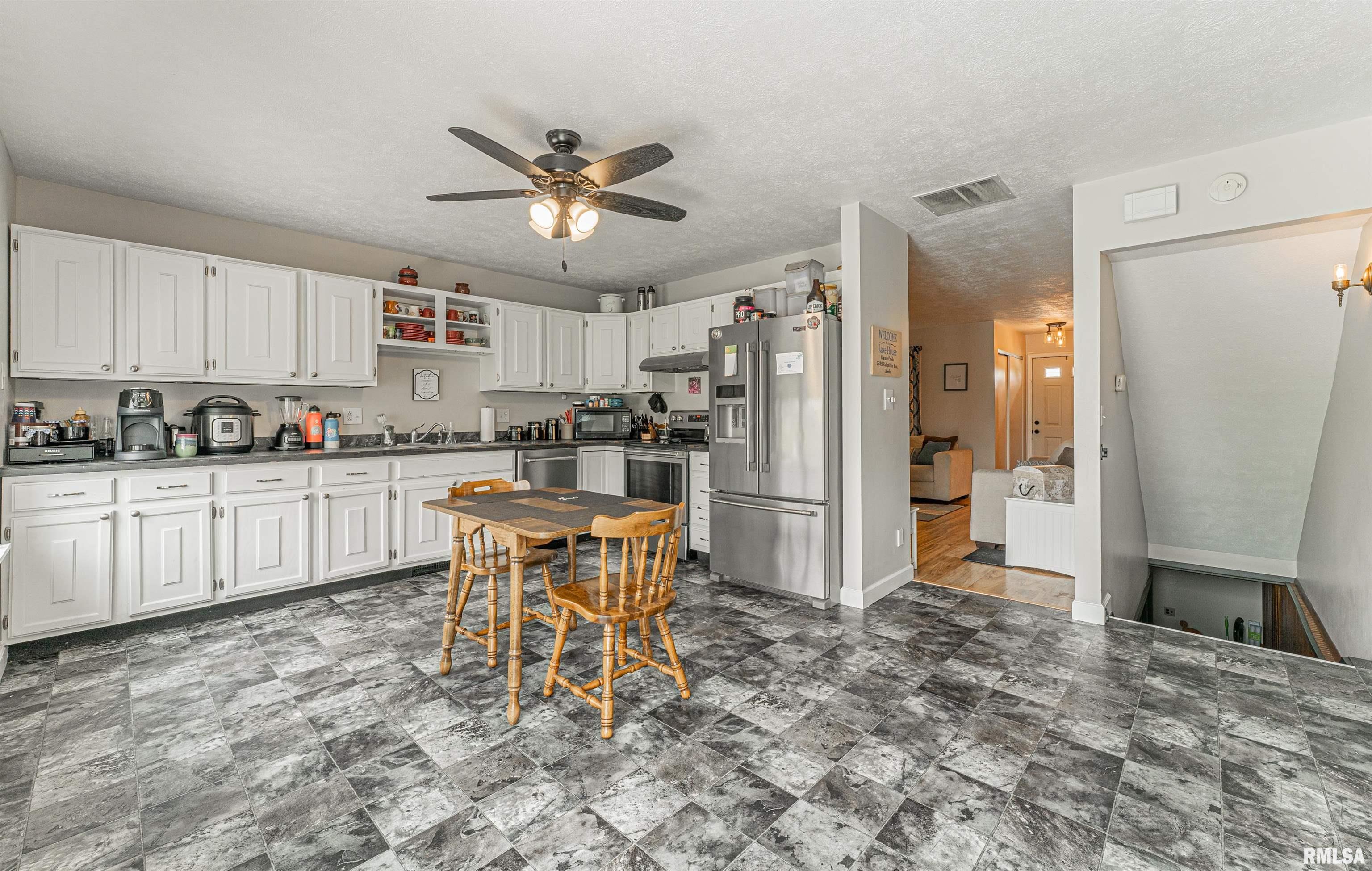 2348 Railsplitter Avenue Lincoln, IL 62656 - Photo 8 of 33 Gallery Image 8