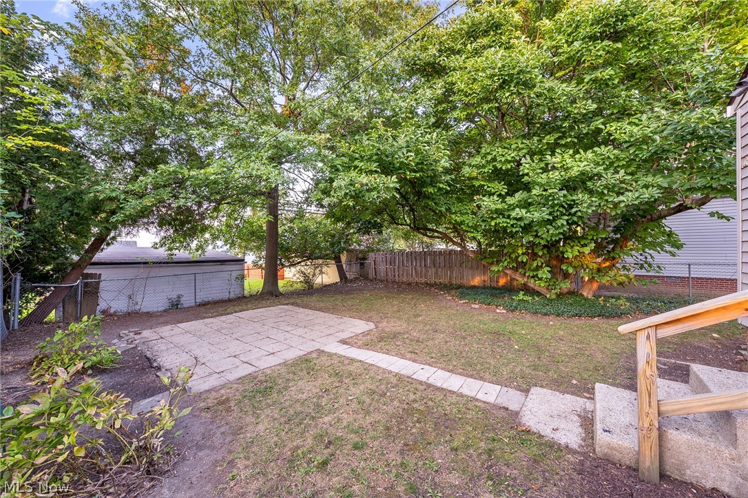 4205 Stonehaven Road Cleveland, OH 44121 - Photo 5 of 33