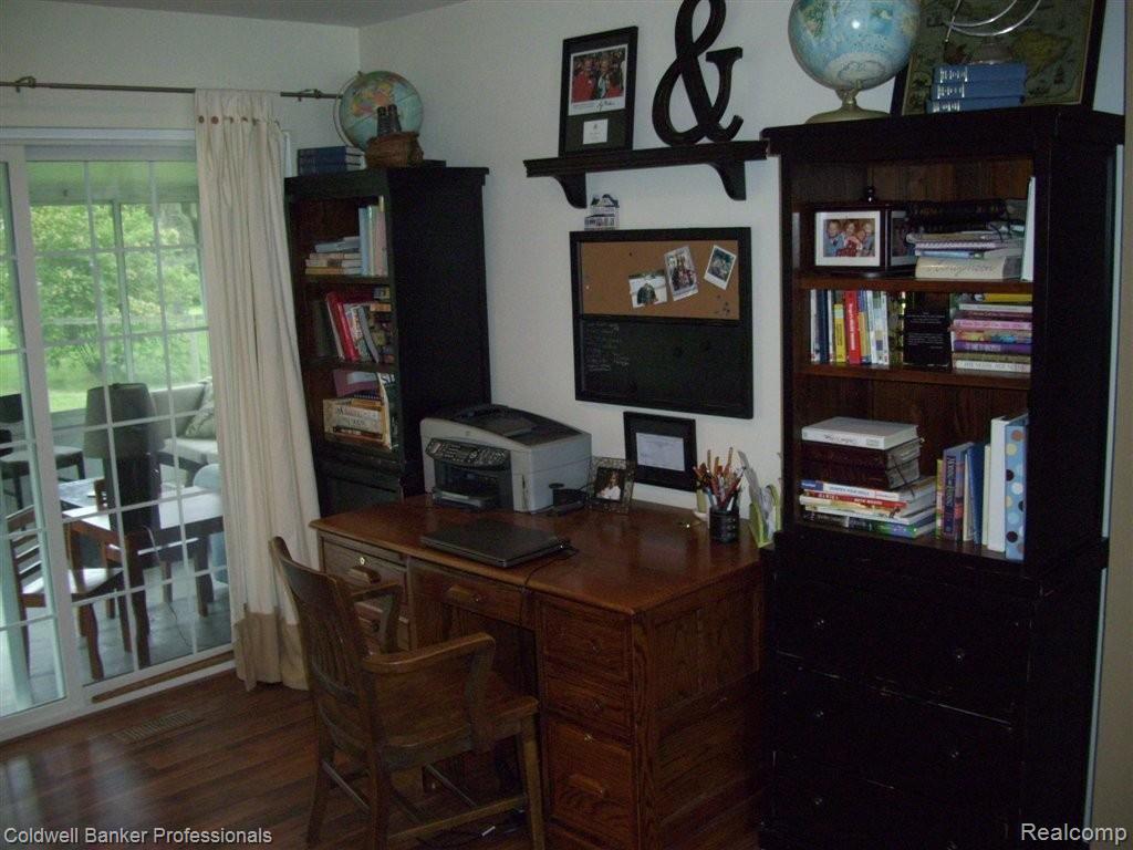 6325 Waldon Road Clarkston, MI 48346 - Photo 12 of 23 OFFICE/DINING AREA