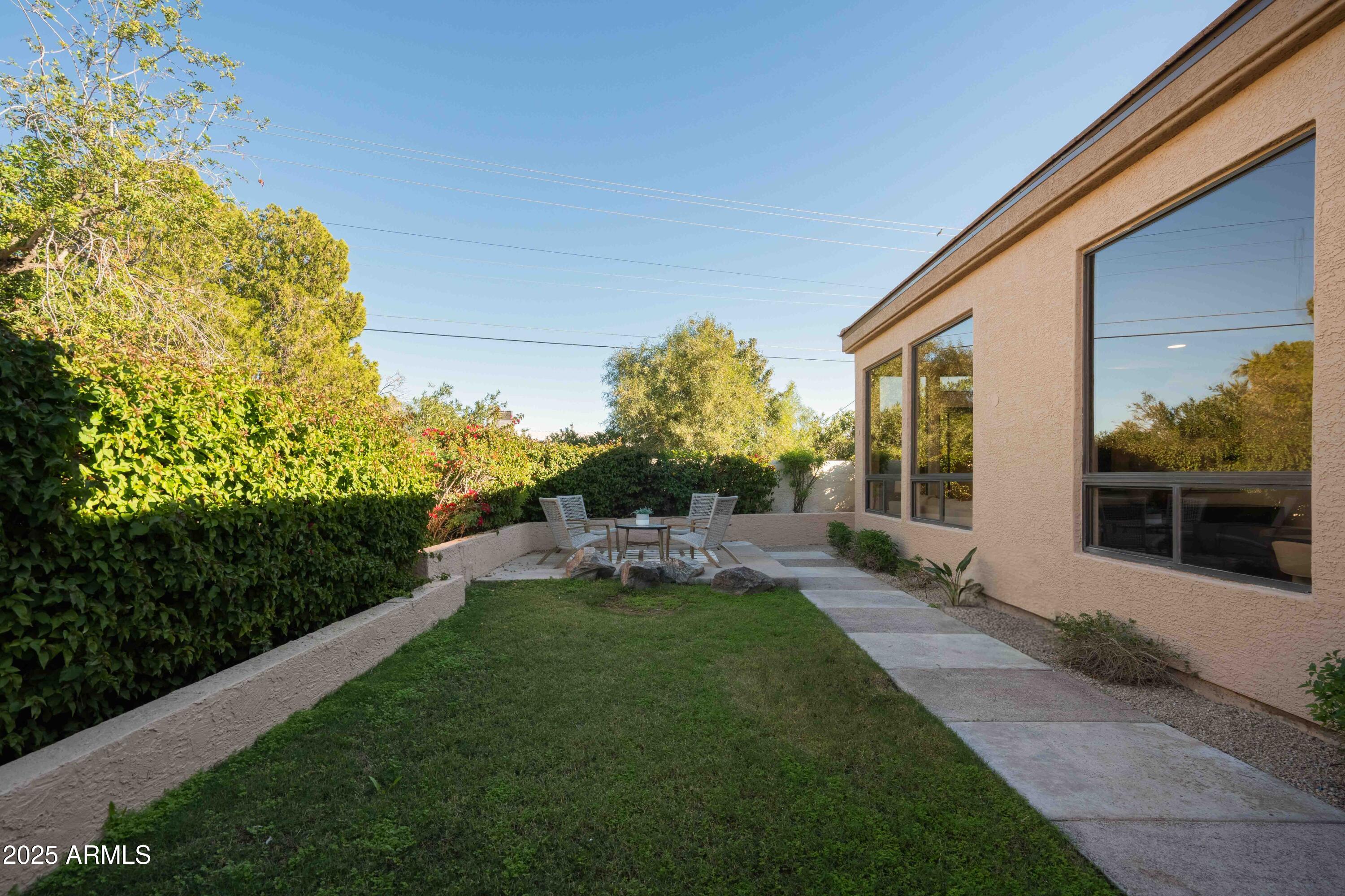 8100 East Camelback Road, Unit 175 Scottsdale, AZ 85251 - Photo 24 of 25 a front view of a house with garden