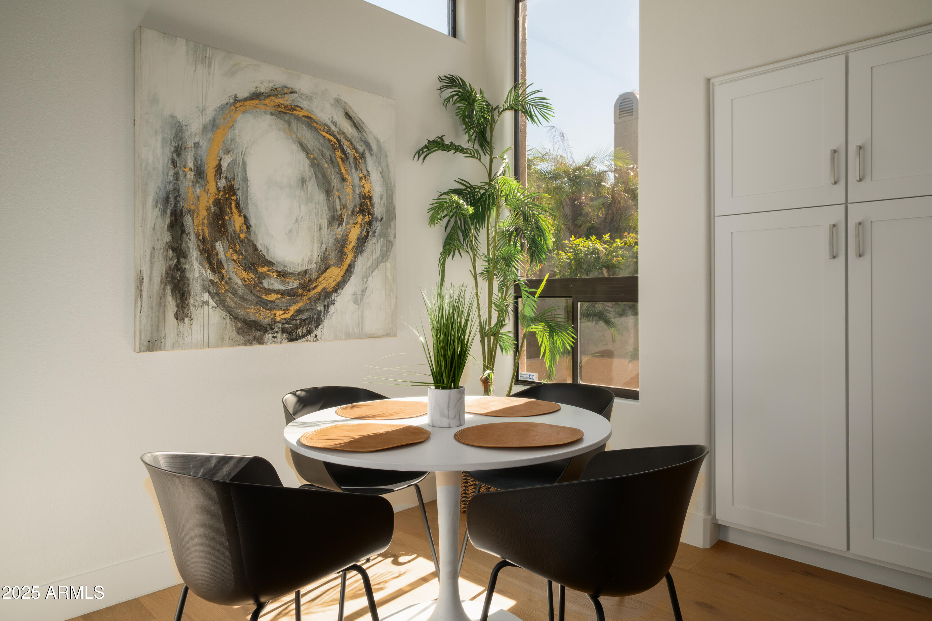 8100 East Camelback Road, Unit 175 Scottsdale, AZ 85251 - Photo 6 of 25 a table and chairs in a dining room