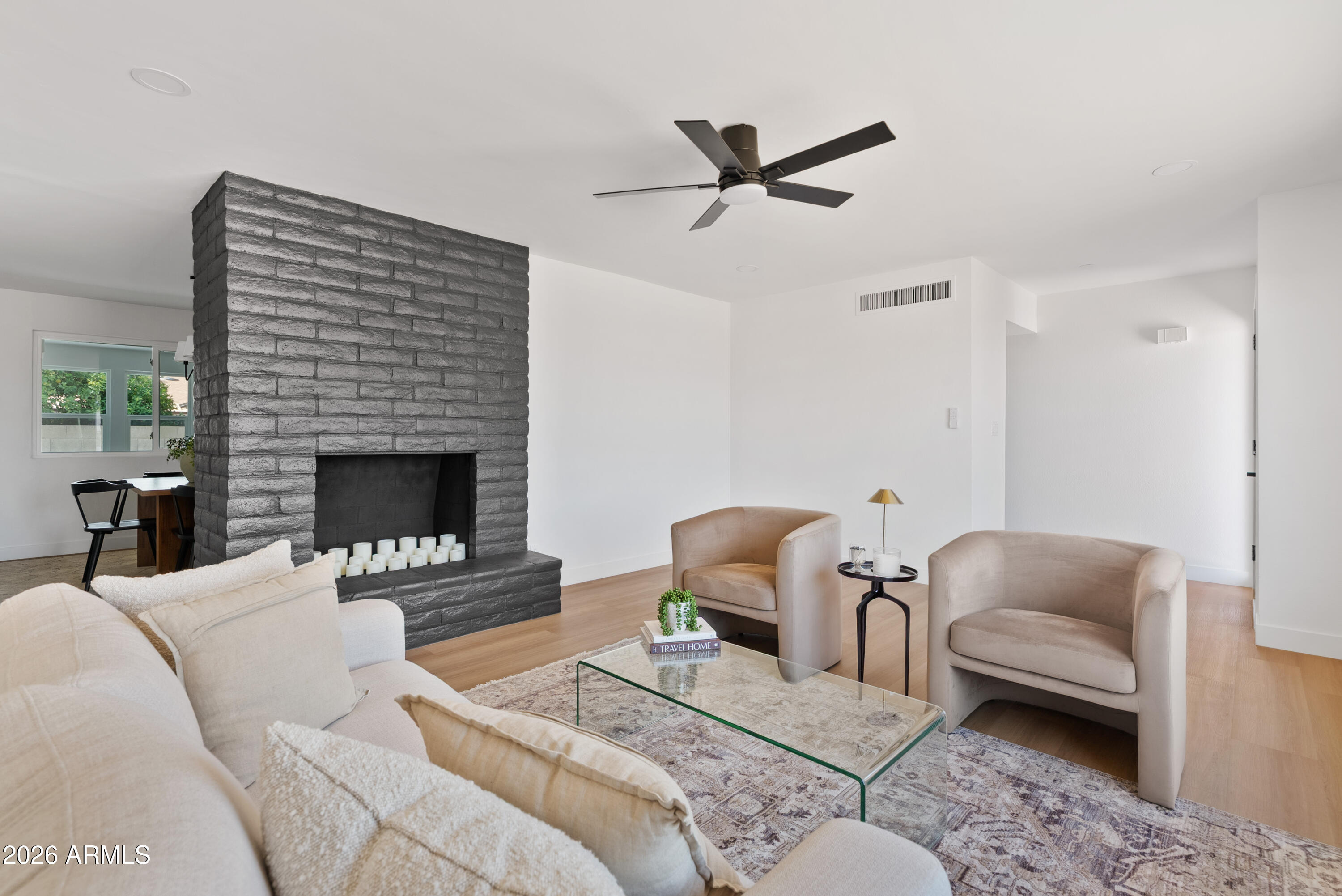 2225 East Nisbet Road Phoenix, AZ 85022 - Photo 6 of 17 Living Room