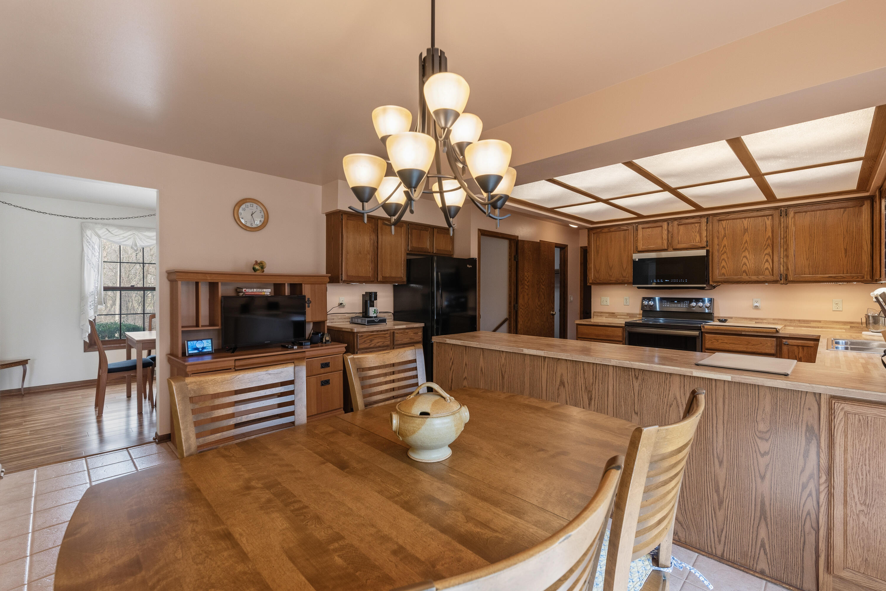 W275S4411 Green Country Road Waukesha, WI 53189 - Photo 9 of 39 W275S4411 Green Country Rd-32