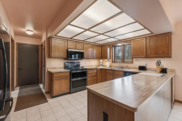 $525,000 | W275S4411 Green Country Road, Waukesha, WI 53189