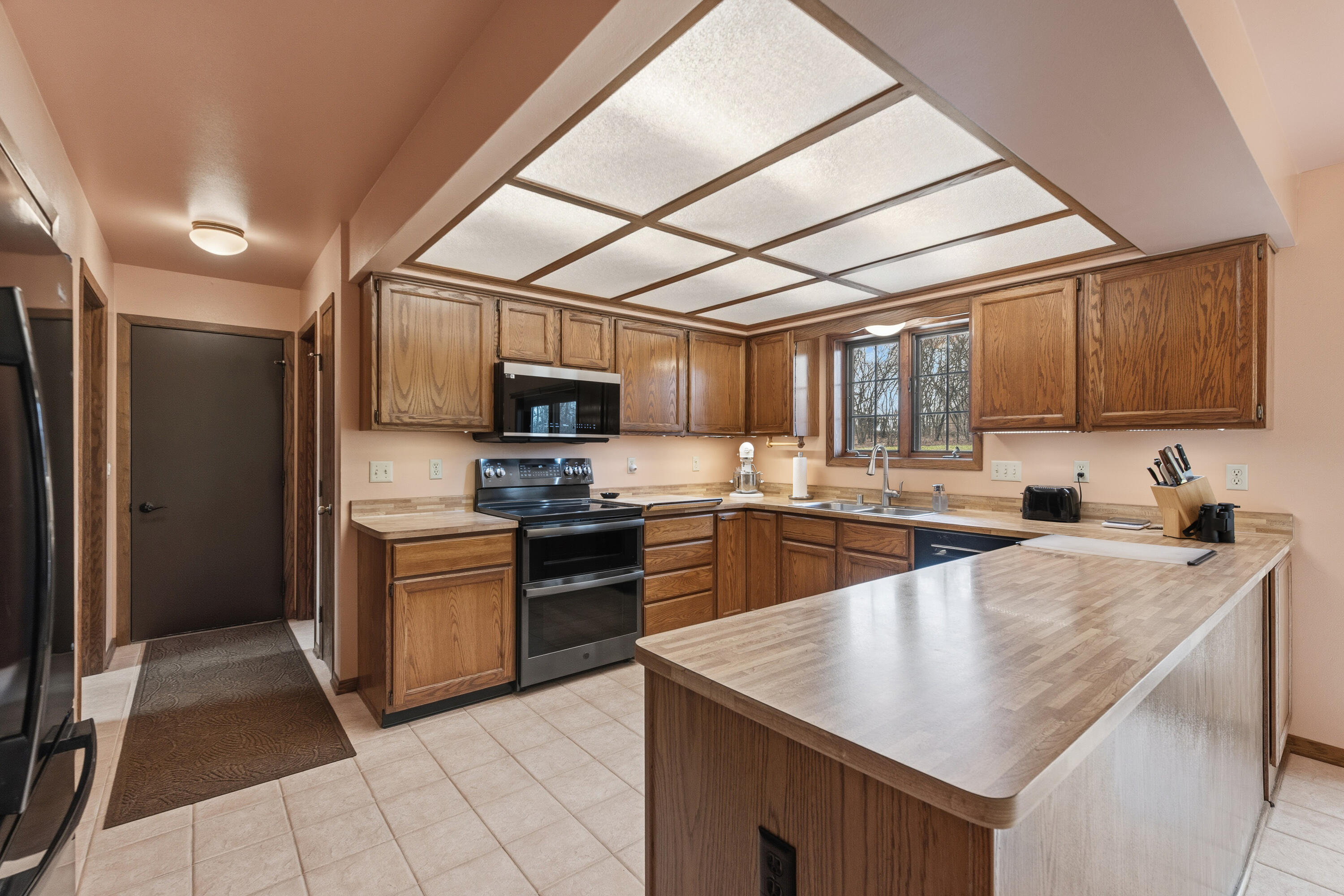 W275S4411 Green Country Road Waukesha, WI 53189 - Photo 5 of 39 W275S4411 Green Country Rd-33