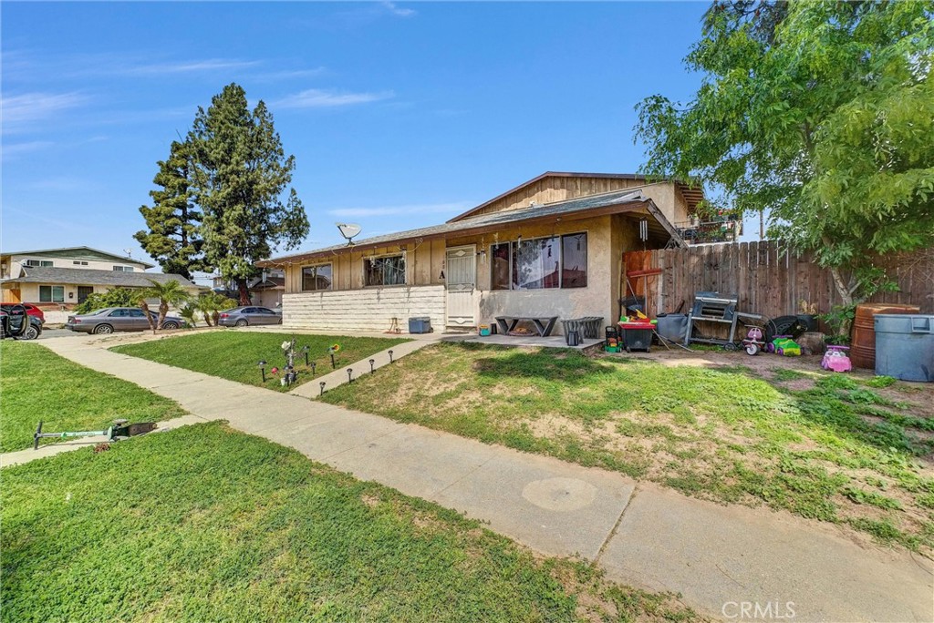 160 West Cascade Drive Rialto, CA 92376 - Photo 10 of 28 a front view of a house with a yard