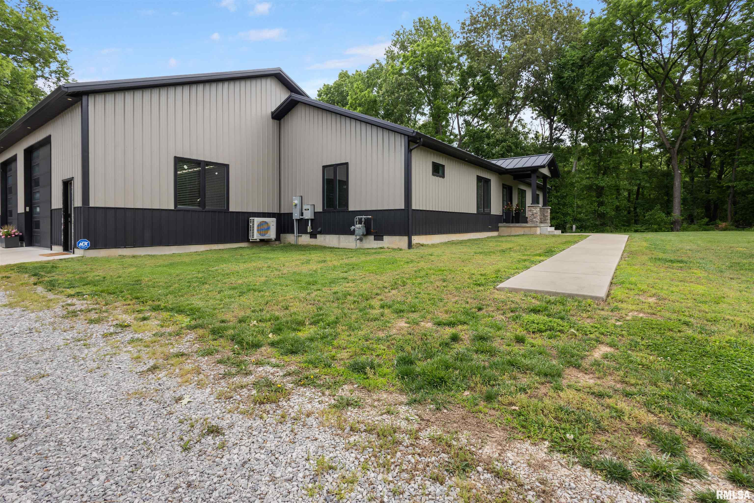 11323 Linn Road Benton, IL 62812 - Photo 2 of 38