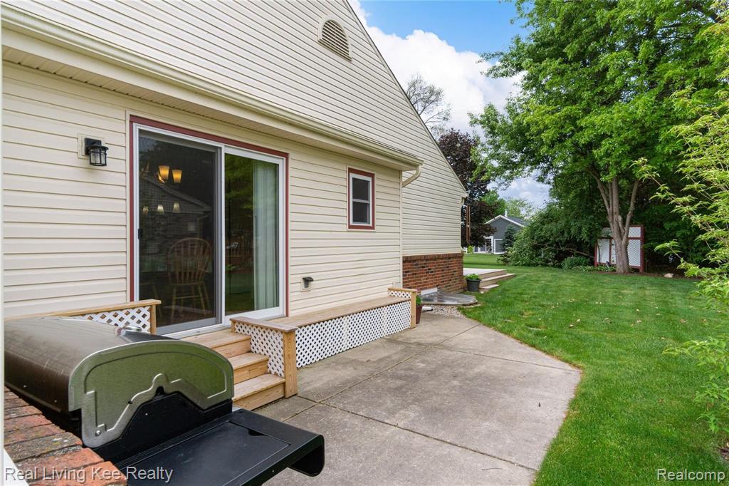 2160 Warrington Road Rochester Hills, MI 48307 - Photo 4 of 55