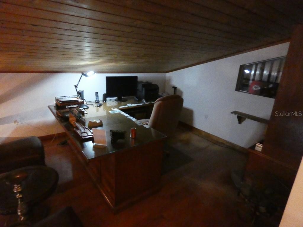 5260 Tuna Lane Weeki Wachee, FL 34607 - Photo 20 of 34 a living room with furniture