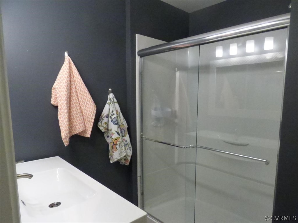 10421 Cattail Road Chesterfield, VA 23838 - Photo 8 of 12 Master bathroom