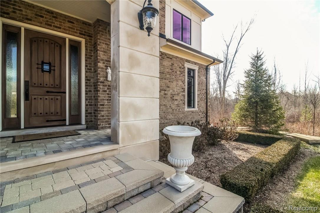 534 Placid Court Rochester, MI 48306 - Photo 7 of 56 004-5376814-medium.jpg