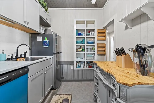 a bathroom with a toilet a sink and a bathtub