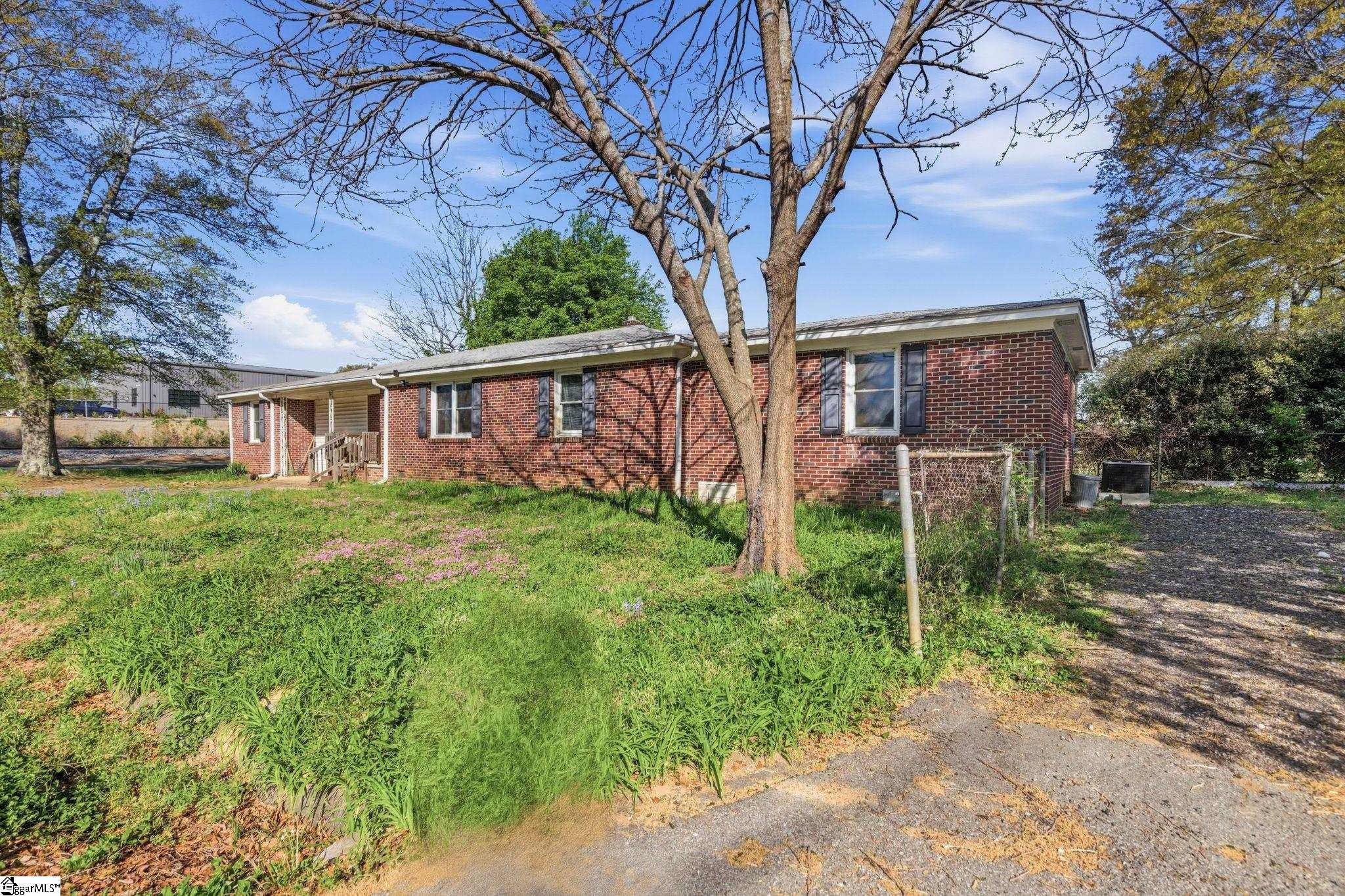 101 Pleasant Drive Mauldin, SC 29662 - Photo 2 of 28