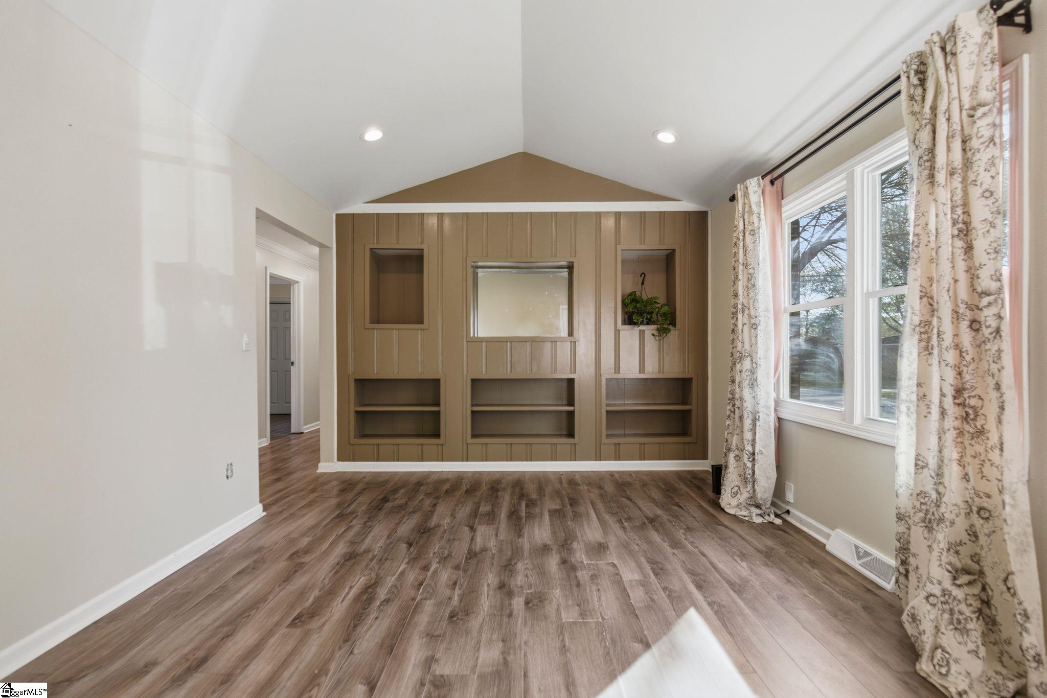 101 Pleasant Drive Mauldin, SC 29662 - Photo 3 of 28