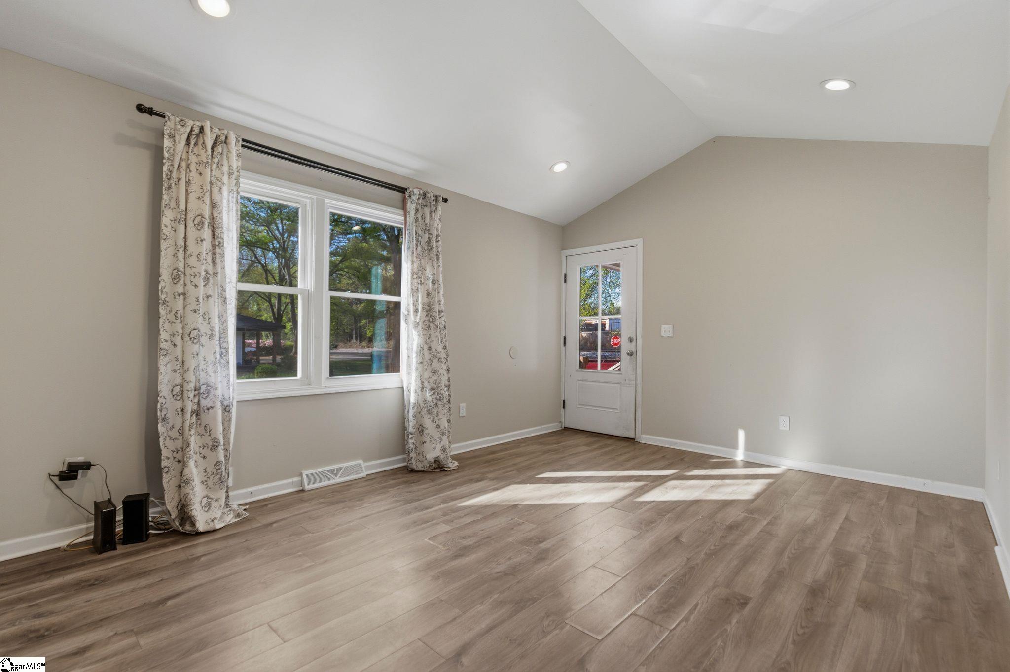 101 Pleasant Drive Mauldin, SC 29662 - Photo 4 of 28