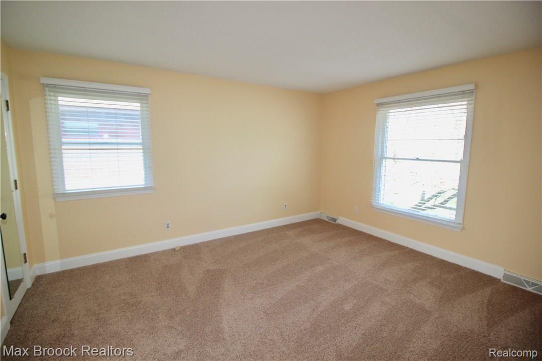2810 Yorkshire Road Birmingham, MI 48009 - Photo 13 of 21 fullsizeoutput_1575.jpeg