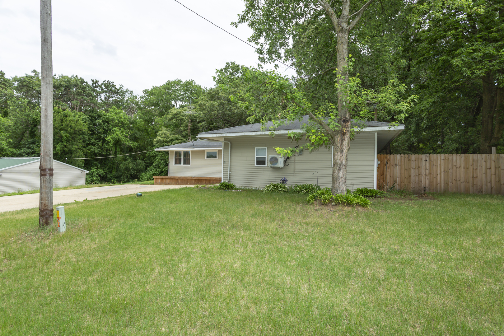 1572 Winnetka Street Dixon, IL 61021 - Photo 2 of 34