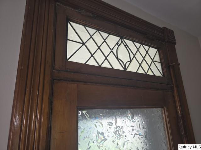 210 Main Street Carthage, IL 62321 - Photo 20 of 36 a close view of window