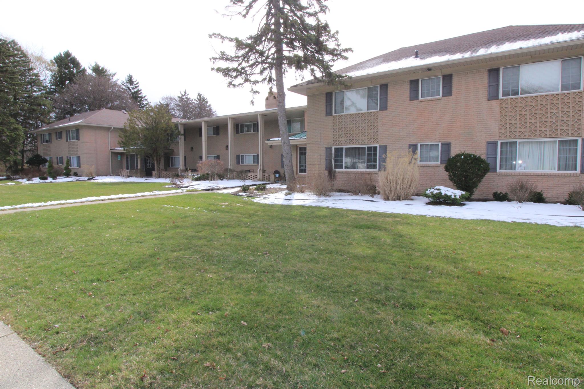 2247 Walton Blvd., Unit 63 Rochester, MI 48309 - Photo 1 of 18 Gallery Image 1