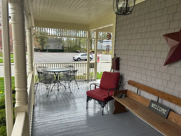 $2,400 | 186 Main Street, Unit 2, Easton, MA 02356