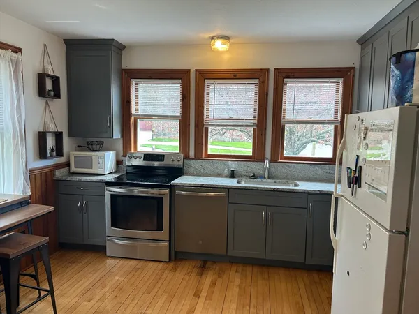 $2,400 | 186 Main Street, Unit 2, Easton, MA 02356
