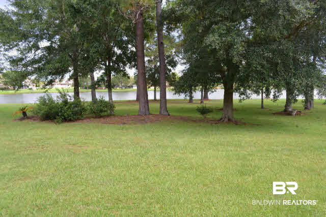 9254 Lakeview Drive Foley, AL 36535 - Photo 31 of 38 Lakefront Lawn