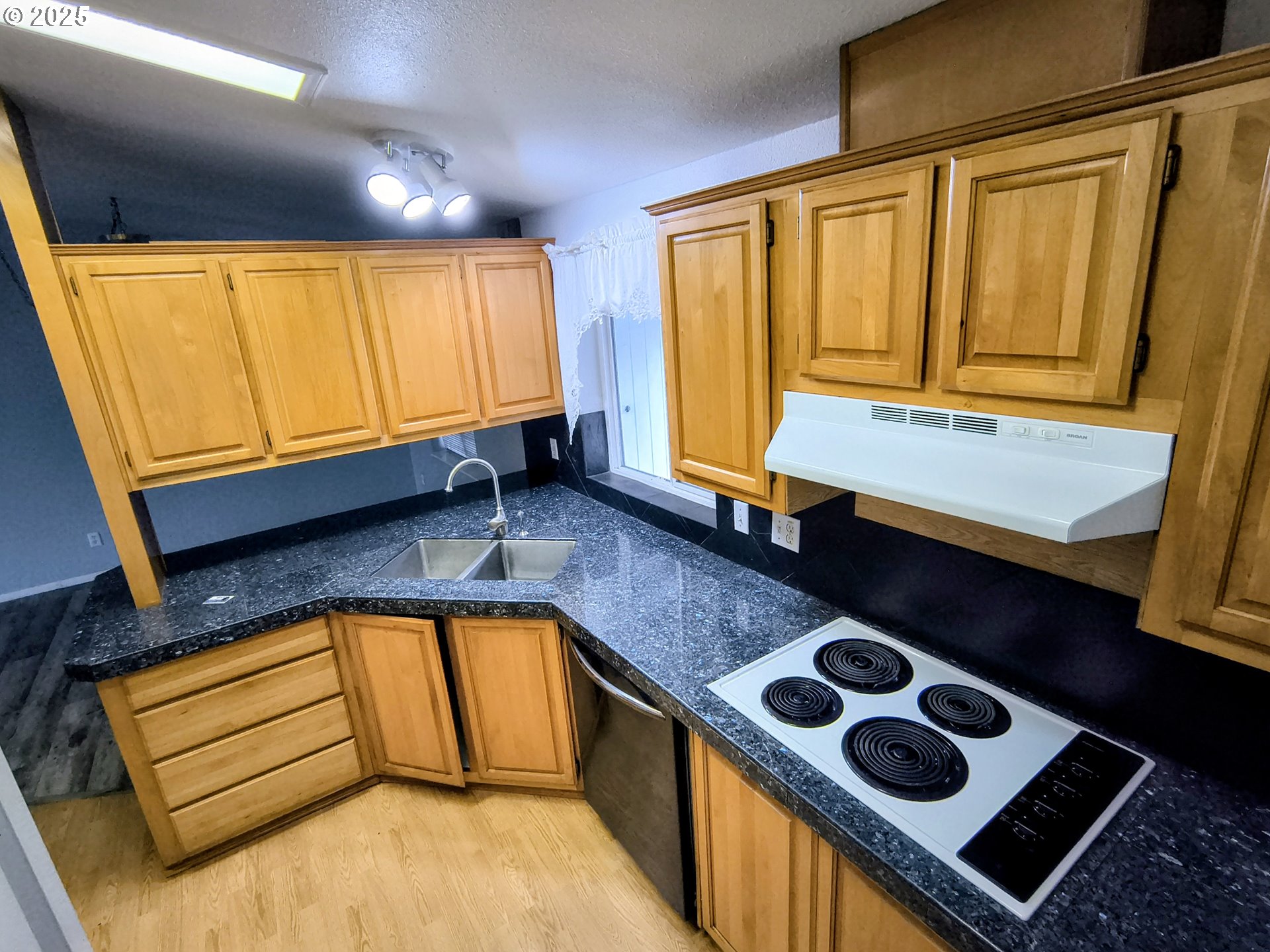 180 Twin Oaks Loop Winston, OR 97496 - Photo 4 of 21