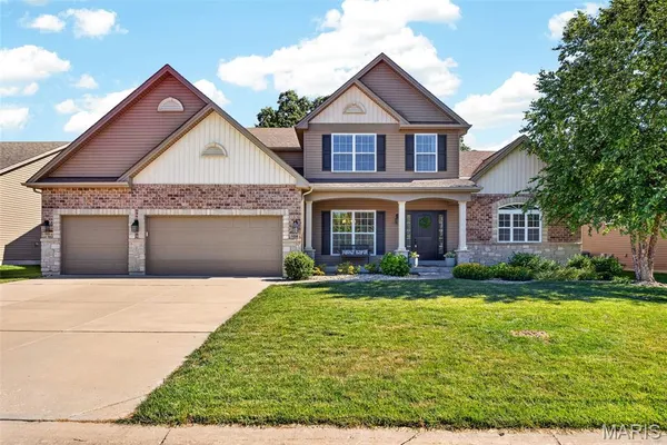 $715,000 | 102 Eckstein Lane, Lake St. Louis, MO 63367