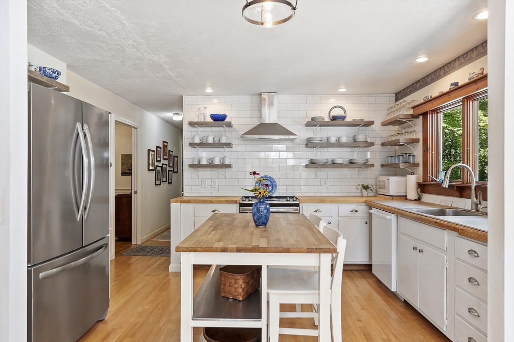 25 Old Coach Road Barre, MA 01005 - Photo 8 of 41