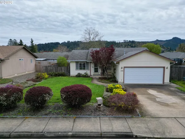$380,000 | 1216 East 3rd Avenue, Sutherlin, OR 97479