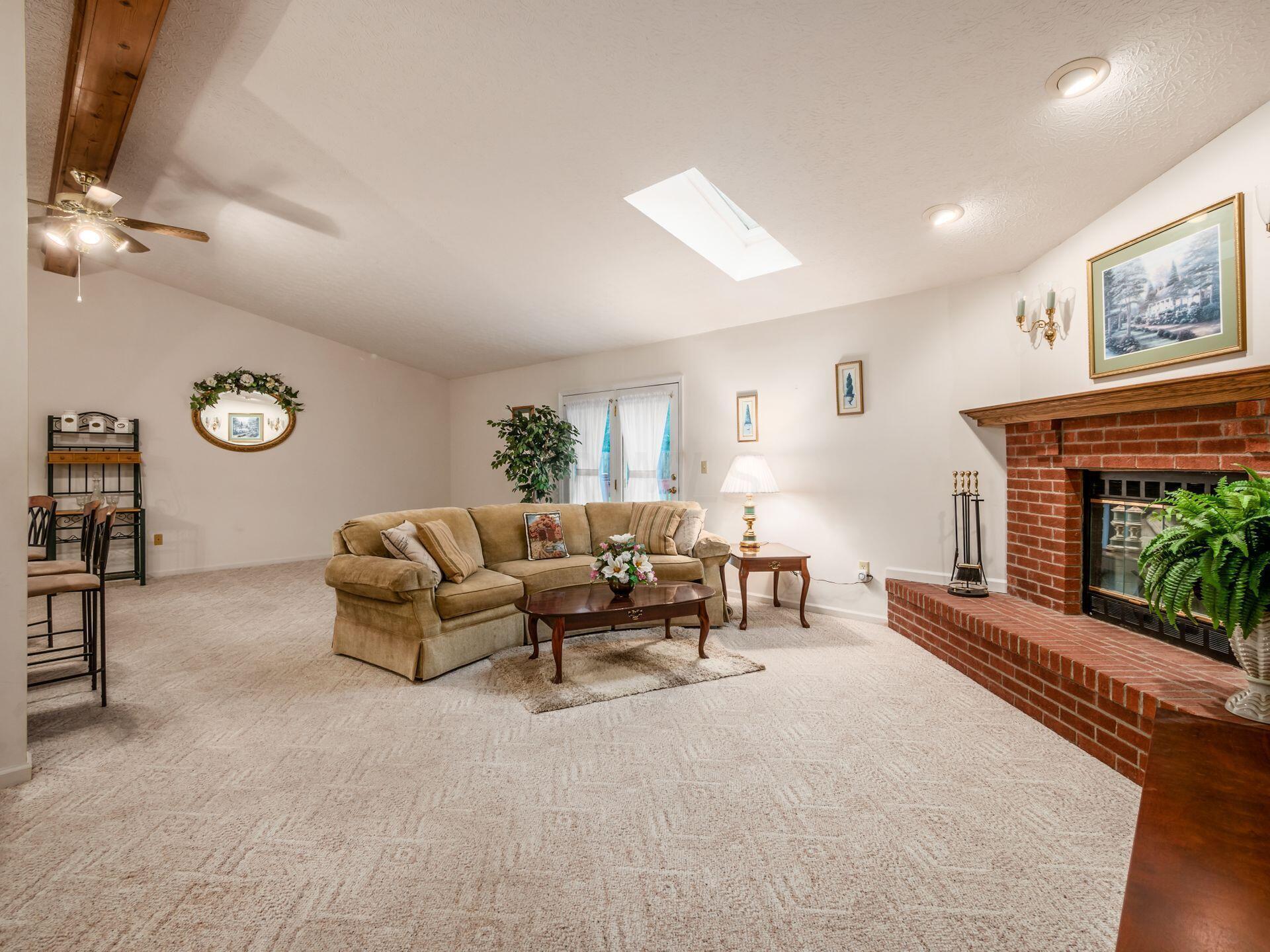 6681 Refugee Road Pickerington, OH 43147 - Photo 14 of 30 Great Room 3