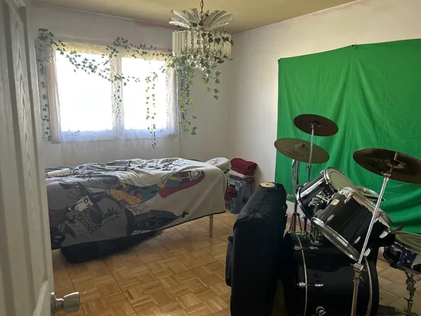 $240,000 | 14904 Springfield Avenue, Midlothian, IL 60445