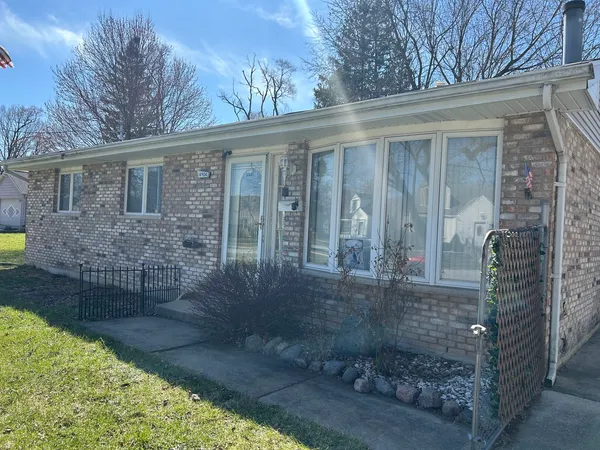 $240,000 | 14904 Springfield Avenue, Midlothian, IL 60445